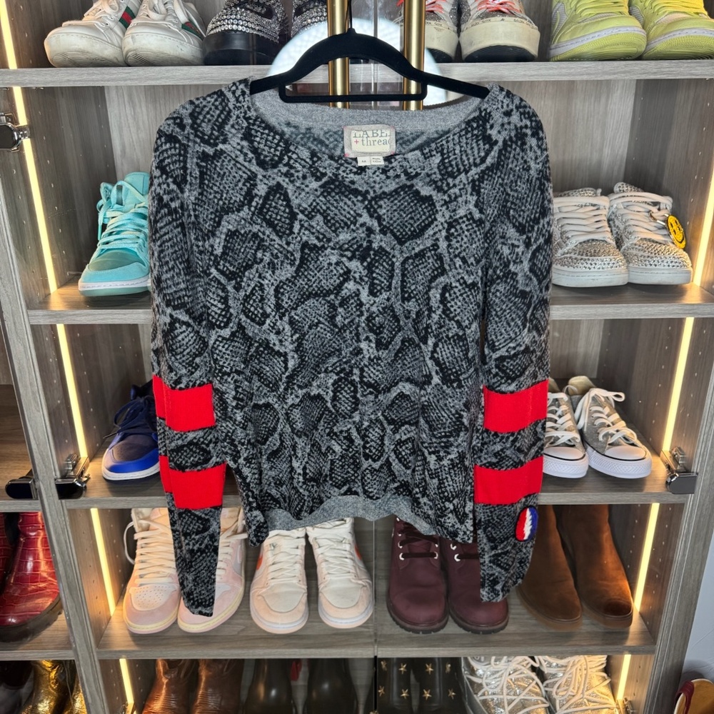 Label Thread grateful snake crew- Grey Snake print cashmere sweater M